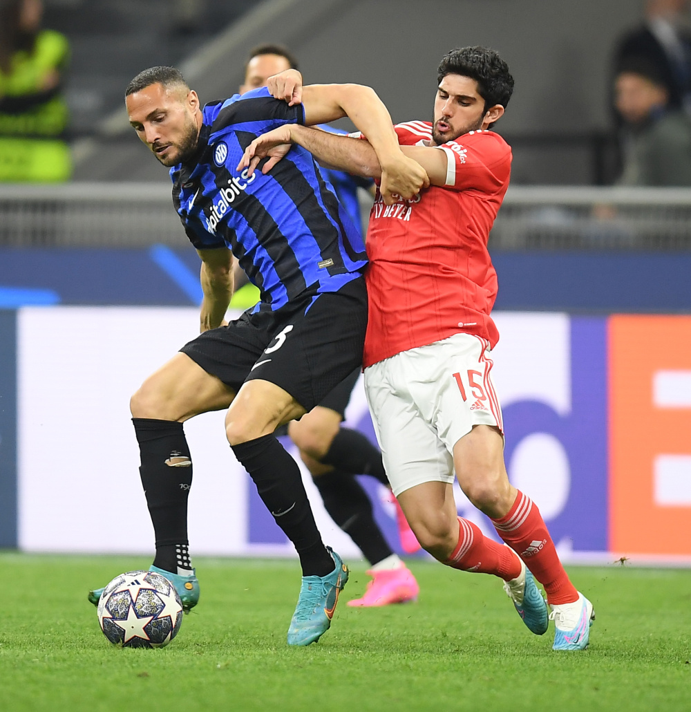 绝杀北京更衣室！山东全员欢呼拥抱，陈林坚扭屁股，郭凯一语逗乐