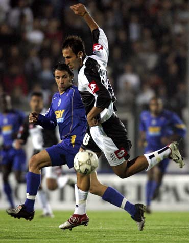 阿隆索遭架空！欲祝贺巴萨夺冠遭叫回 姆巴佩带头反他+率全队离场